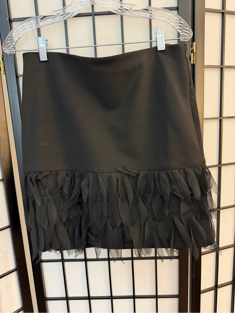 Ann Taylor Black Skirt, elastic waistband with side zipper. Size: 6